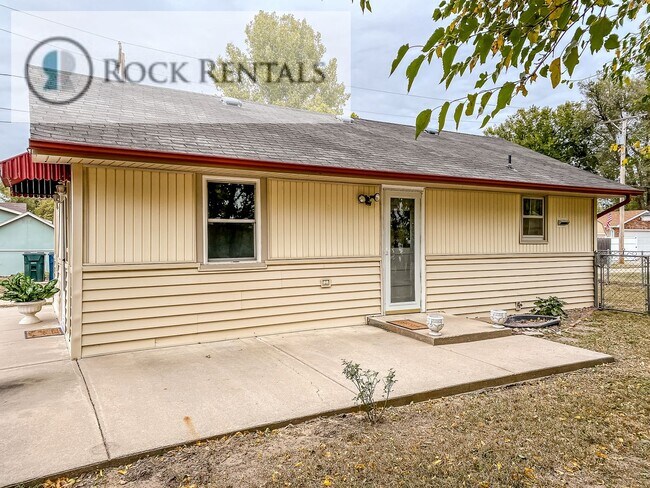 Building Photo - Completely Renovated 1 Bed 1 Bath House