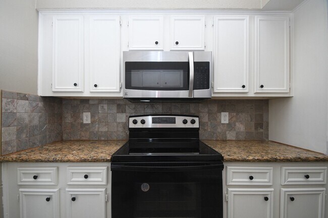 Building Photo - 9809 Richmond Ave.