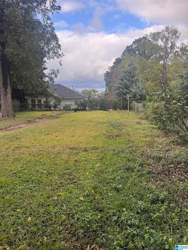 Building Photo - 3904 8th Ct S