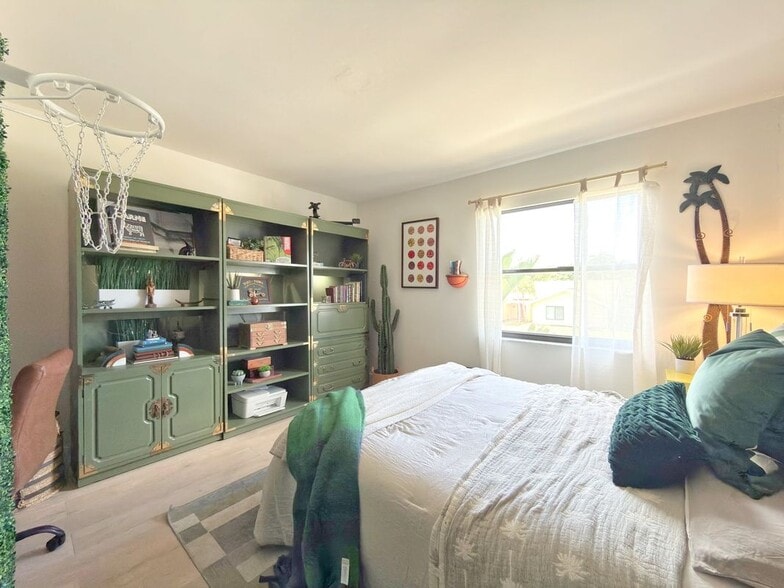 Building Photo - 760 Windtree Way