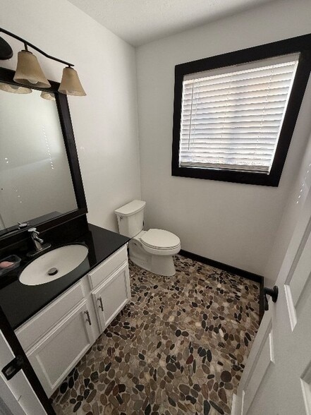 Building Photo - 1112 Duffer Cir
