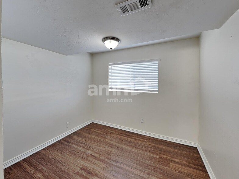 Building Photo - 2602 W 4050 S