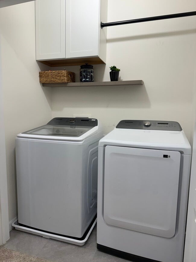 Building Photo - 111 Maya Wy