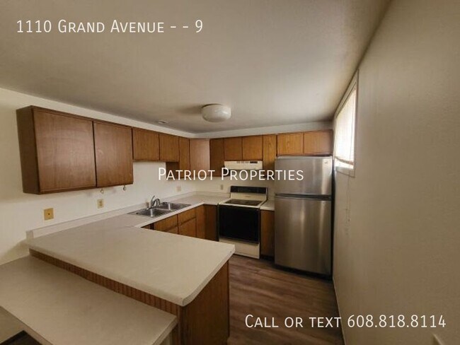 Building Photo - 2 bed/1 bath apartment in Prairie Du Sac, WI!