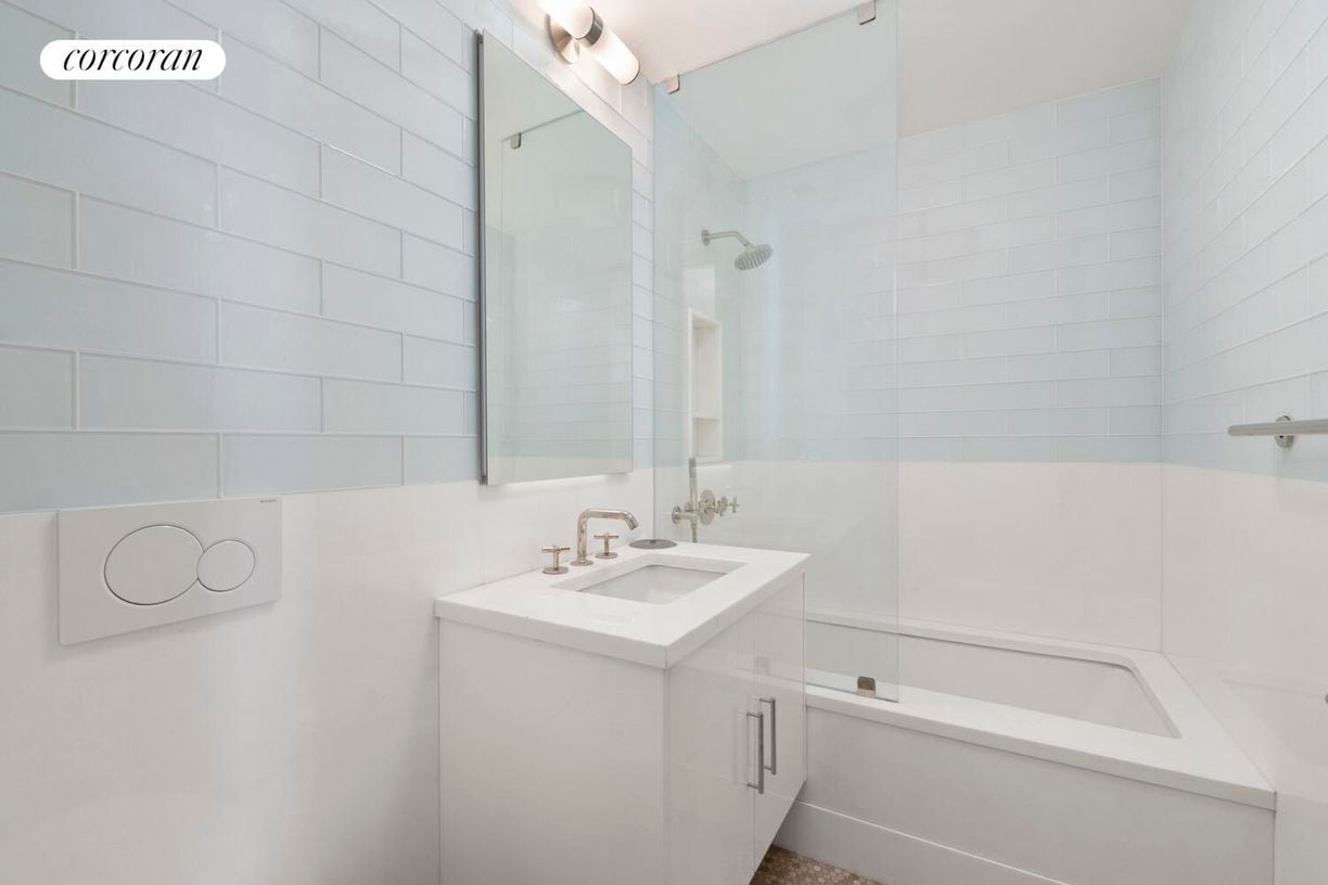 Building Photo - 146 W 57th St