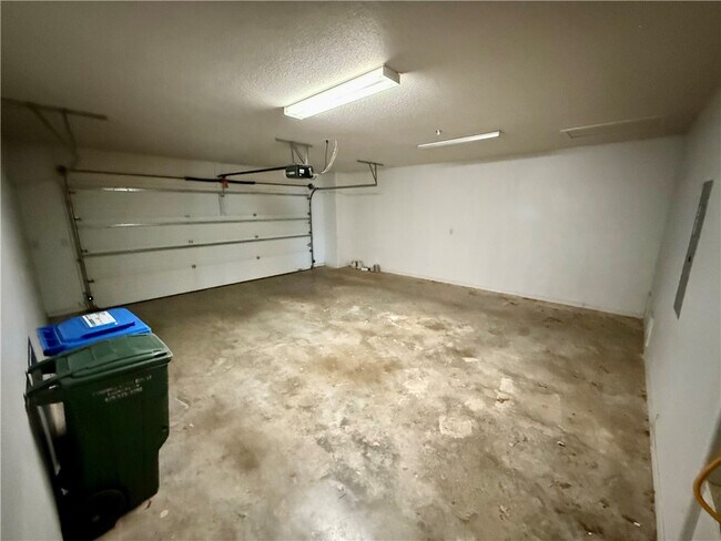 Building Photo - 4214 N Meadow View Dr