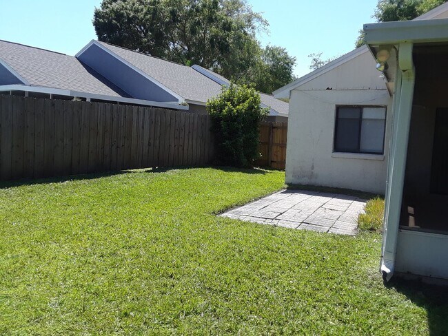 Building Photo - Lovely 3 Bedroom 2 Bathroom HOME!!!