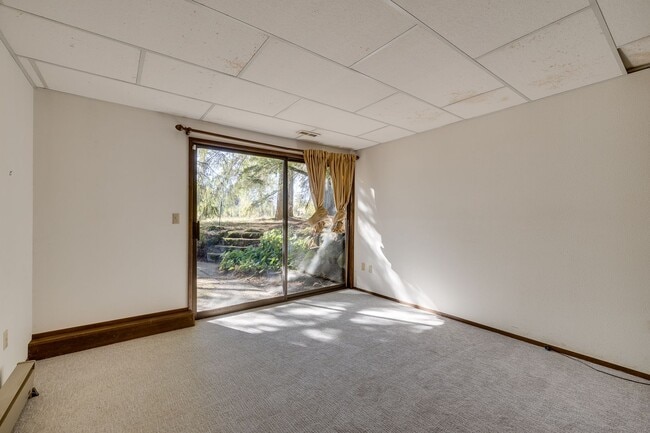 Building Photo - Mid Century Charming Bothell Retreat on 10...