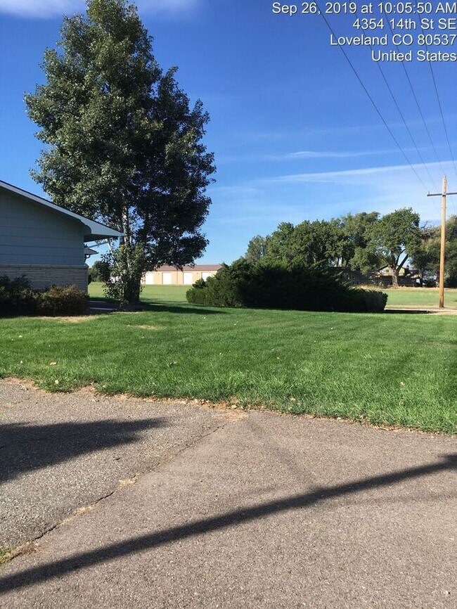 Building Photo - Lovely & Spacious 3 Bedroom, 2.5 Bath Home Ranch-Style Home with 2 car Attached Garage in SE Love...