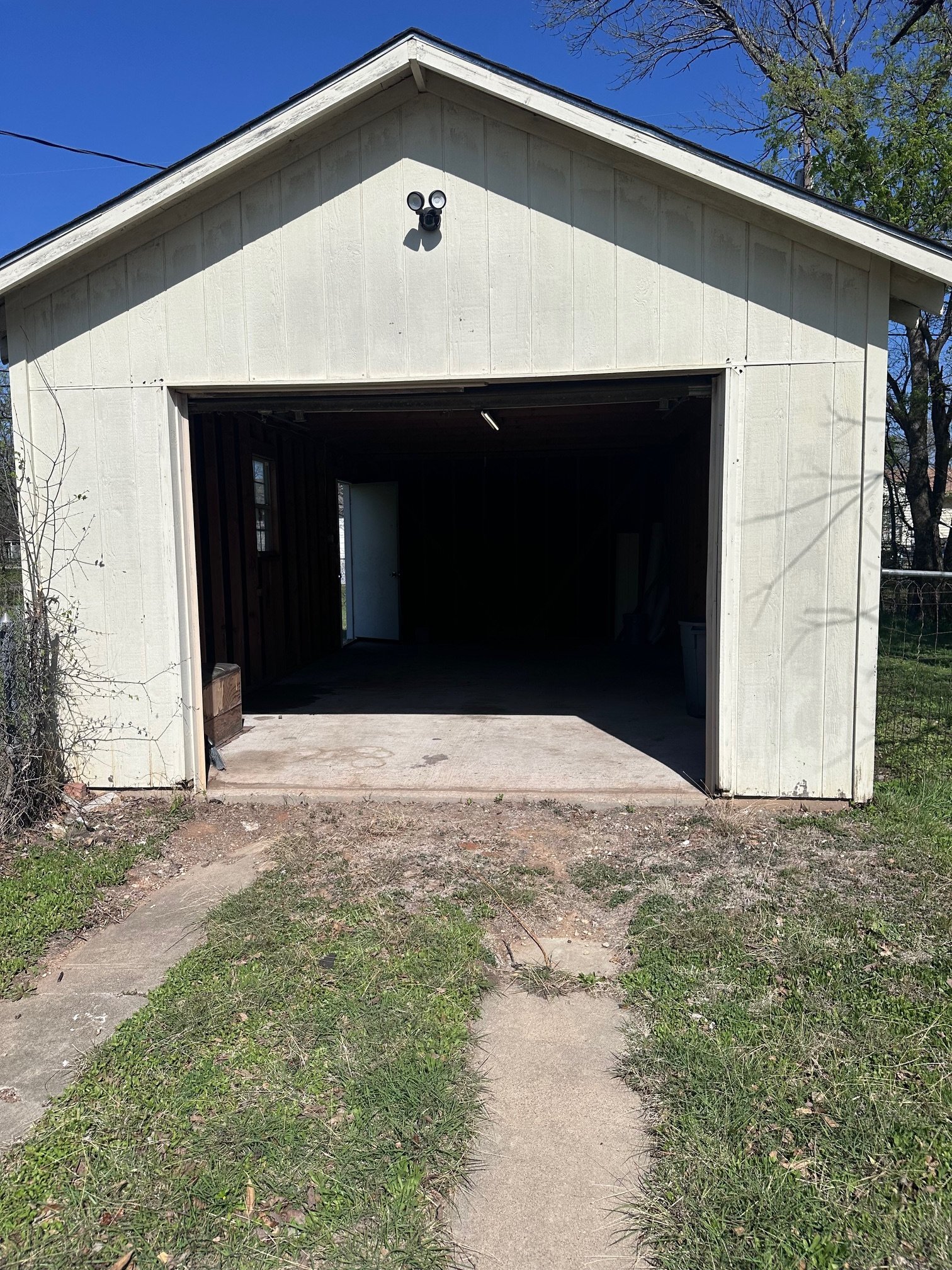 Building Photo - 3625 Maple Ave