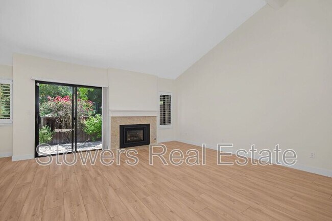 Building Photo - 2232 Oneida Cir