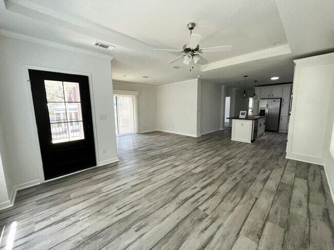 Building Photo - 113 Hill Cir