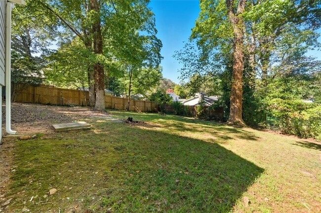 Building Photo - 1003 Valley Dr