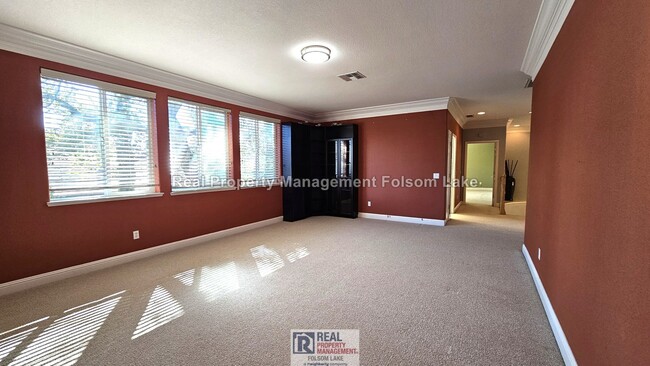 Building Photo - 5 Bedroom Carmichael Home + Large Bonus Room | 3-Car Garage & RV/Boat Parking