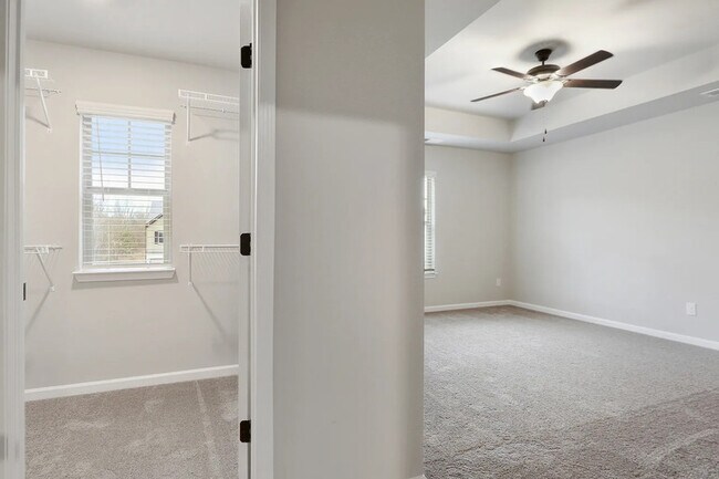 Building Photo - 305 Skipjack Ct