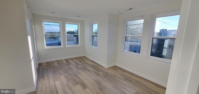 Building Photo - 307 W York St