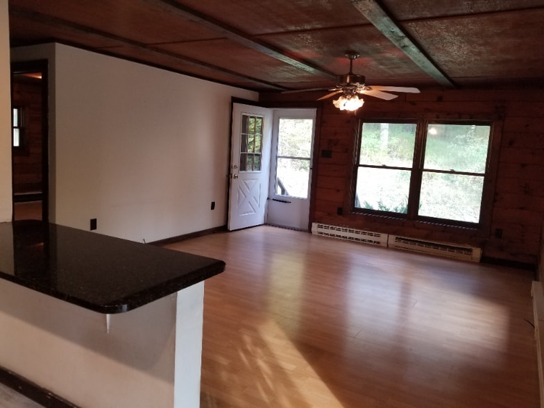 Building Photo - 208 Sellersville Dr