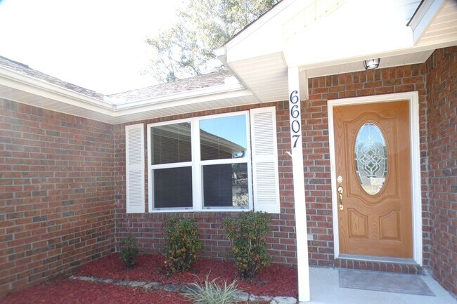 Building Photo - 4-Bedroom Home On Cul-De-Sac