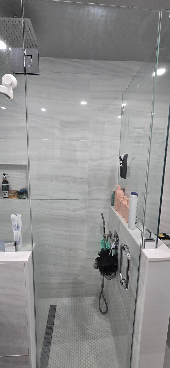 Building Photo - 288 NW 89th Ave