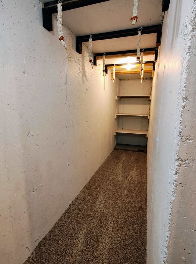 Building Photo - 5 BD 3 BA 2900 sq ft HOME IN DRAPER.