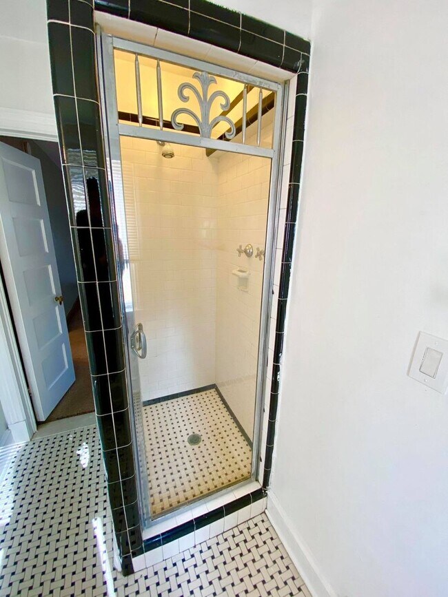 Building Photo - Charming 4BD/2BA Home in Catonsville, MD!