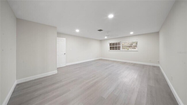 Building Photo - 2662 Derbyshire Rd