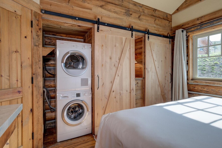 Building Photo - 7 Cabin Hollow Dr