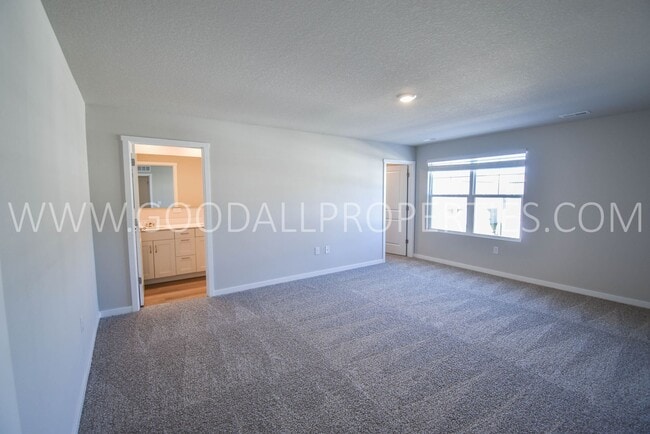 Building Photo - 3 Bedroom 2.5 Bath Townhome in Waukee