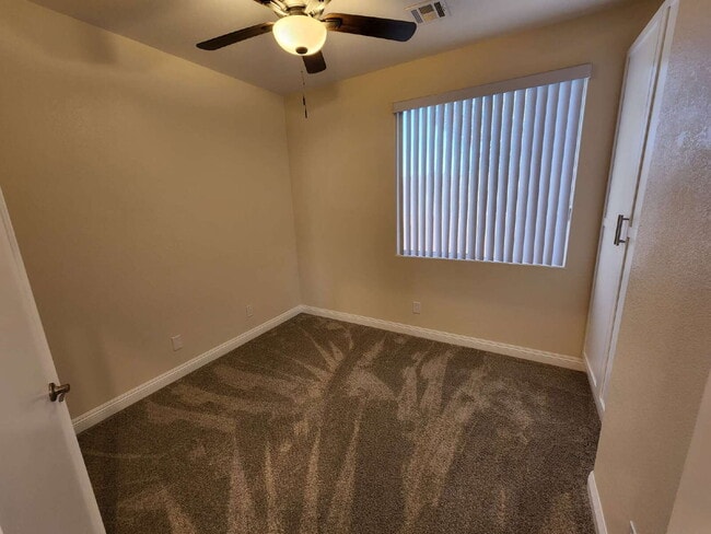 Building Photo - 300 Vilberti Ct