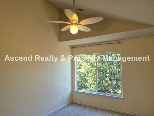 Building Photo - Beaverton Convenience with Central AC & Attached Garage  Minutes to MAX, Costco, Nike & Parks 1 o...