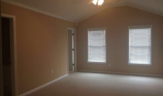 Building Photo - 1664 Oakbrook Lake Dr NW