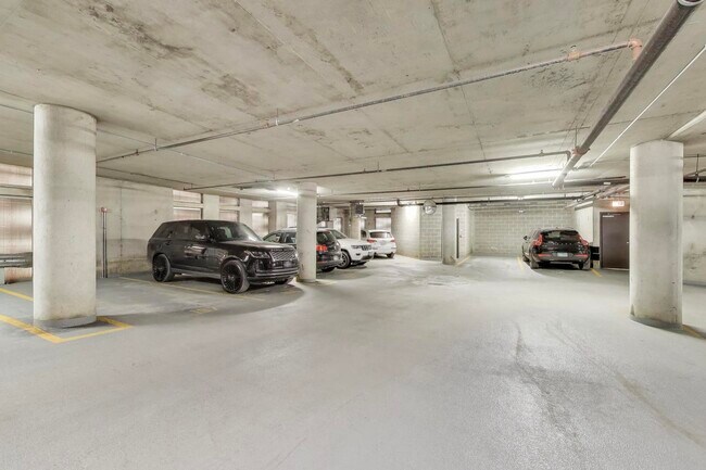 Building Photo - 720 N Larrabee St