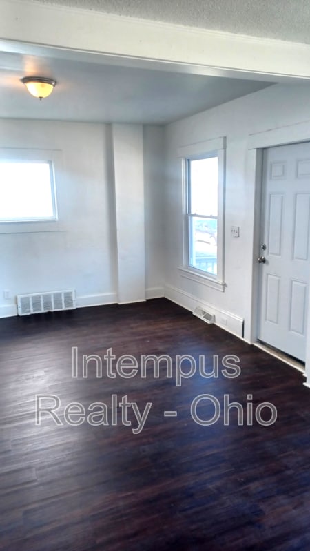 Building Photo - 2070 W 105th St
