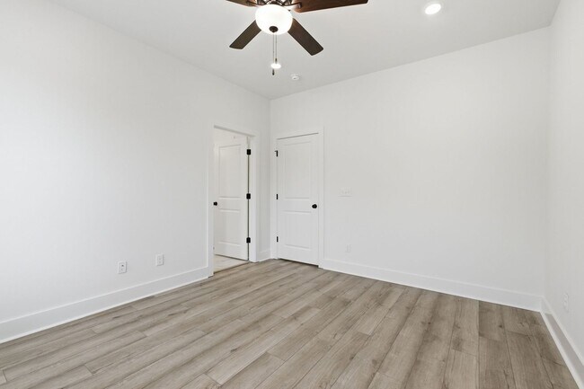 Building Photo - NOW AVAILABLE AT NEARWATER!!