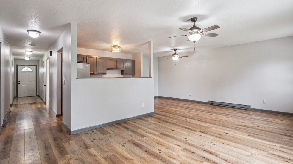 Building Photo - 2021 Vista View Dr