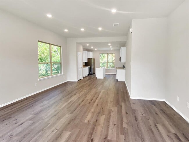 Building Photo - 405 Mohawk Dr