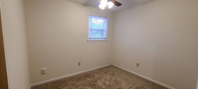 Building Photo - 4 Bedroom home near Summerville High School- (NOT Section 8 approved)