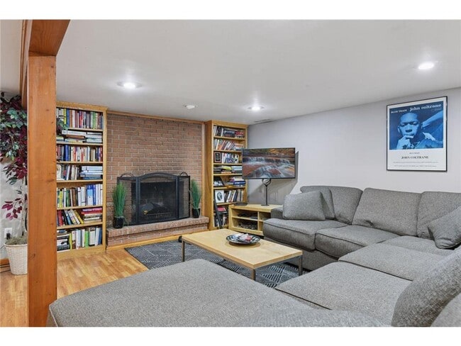 Building Photo - 4113 Beverly Ave