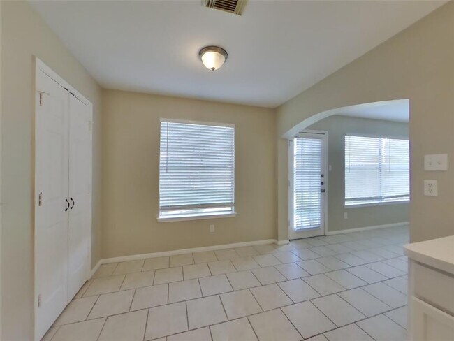 Building Photo - 7719 Trophy Pl Dr