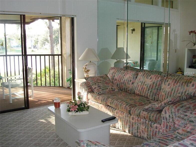 Fully furnished - 202 Woodlake Wynde