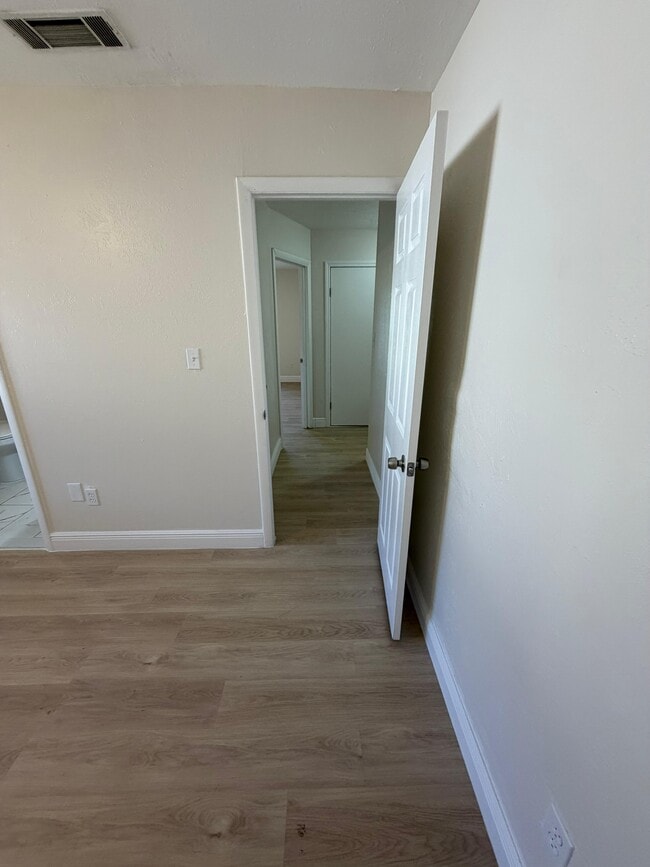 Building Photo - 4031 Norwich Rd