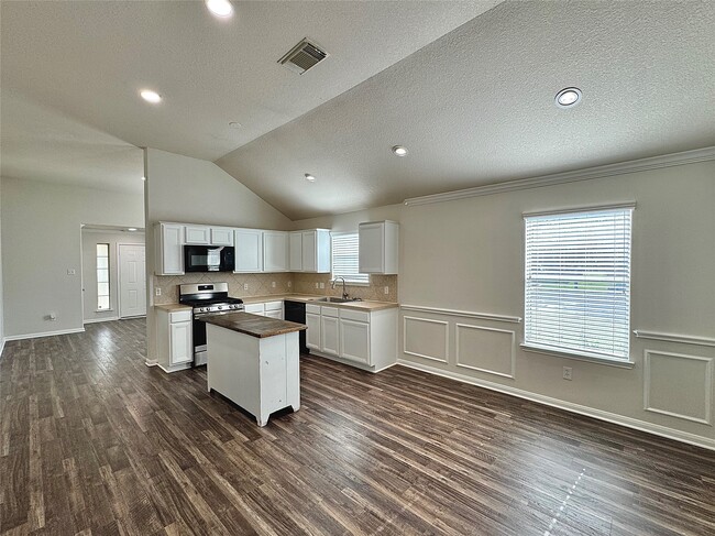 Building Photo - 11703 Elizabeth Ct