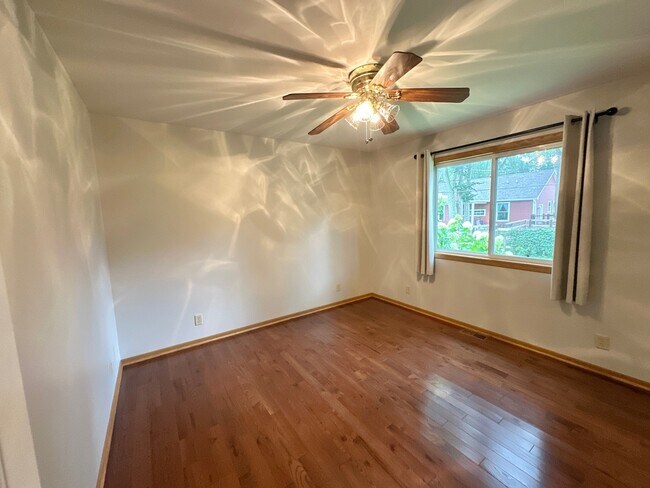 Building Photo - 7103 Hiawatha Dr