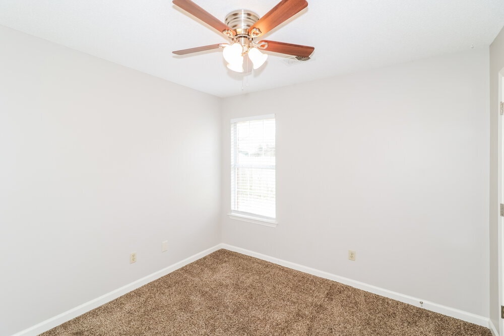 Building Photo - 995 Scofield Dr