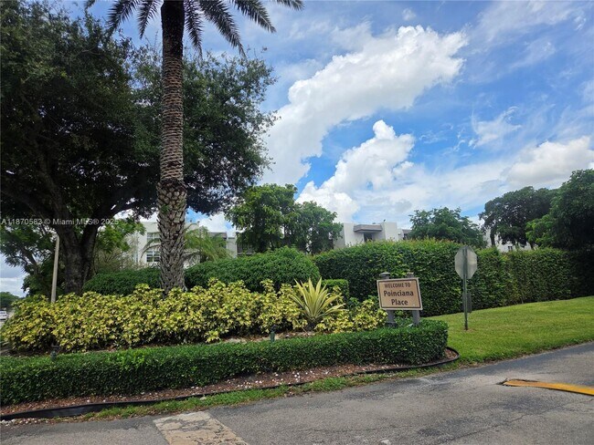 Building Photo - 9410 Poinciana Pl
