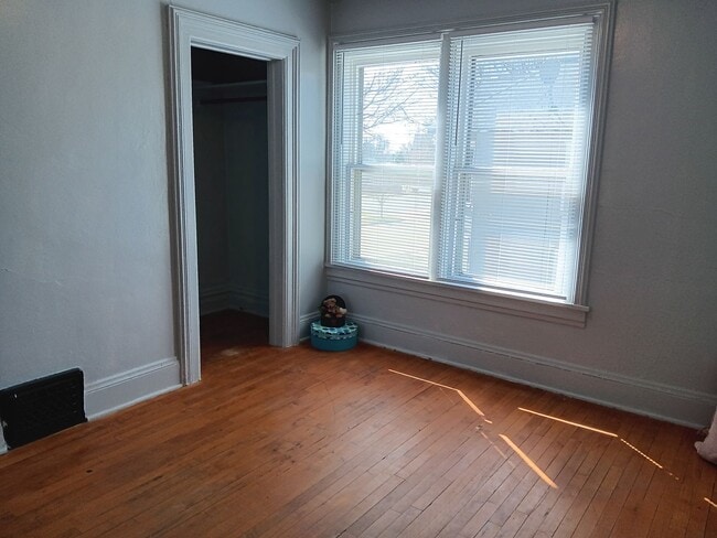 Building Photo - 344 1st St