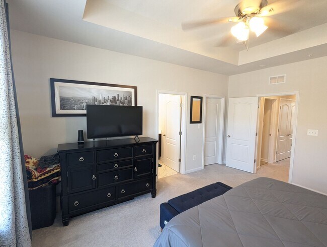 Building Photo - END UNIT newer build in ideal Frederick lo...