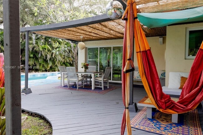 Building Photo - 750 NE 120th St