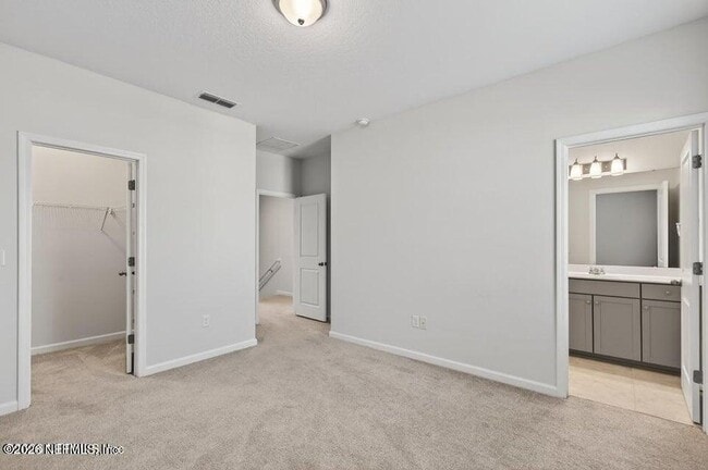 Building Photo - 260 Brandon Lks Dr