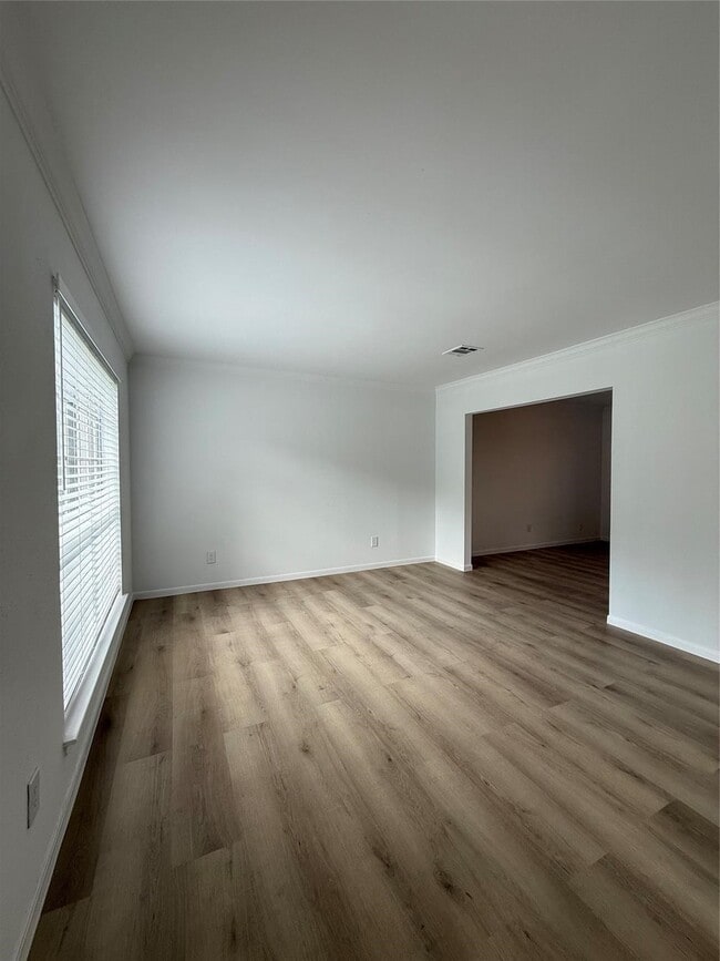 Building Photo - 2406 Lakefield Way